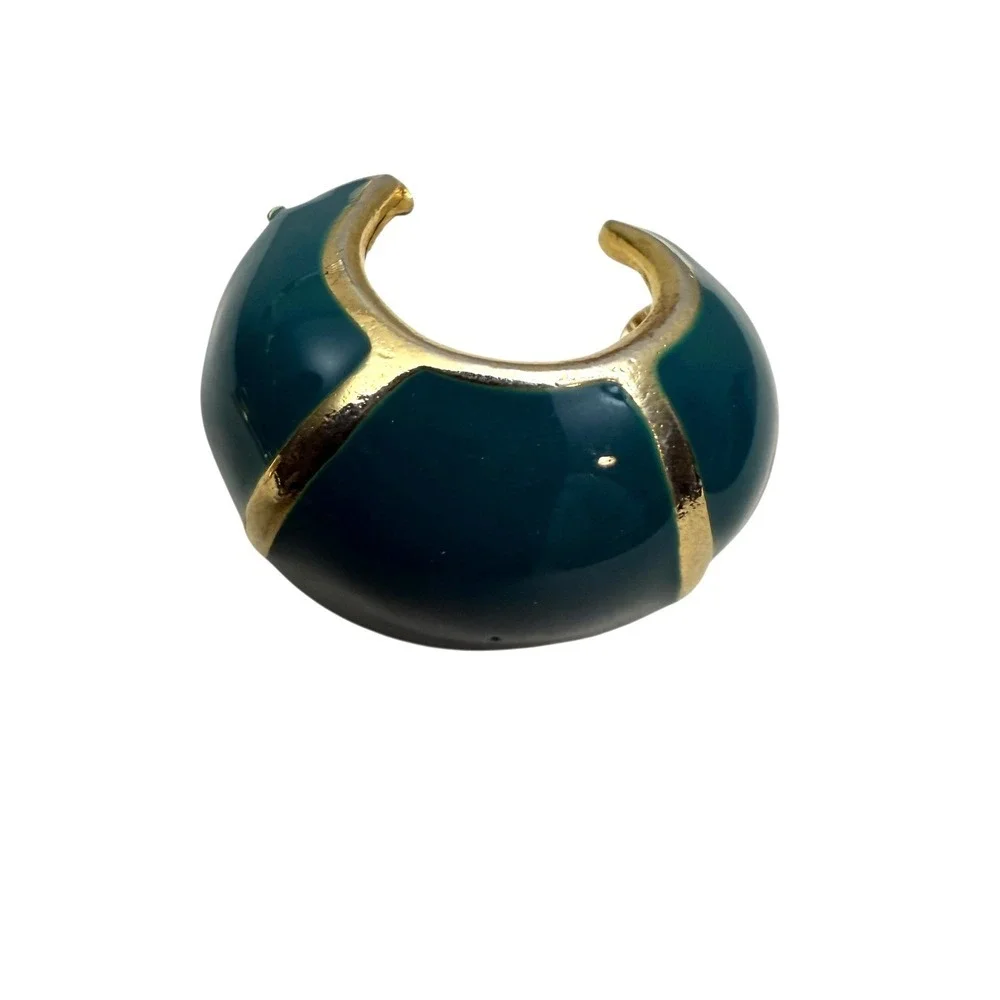 Vintage Gold Tone Enamel Emerald Green Clip On Earrings Oval Hoop Lightweight